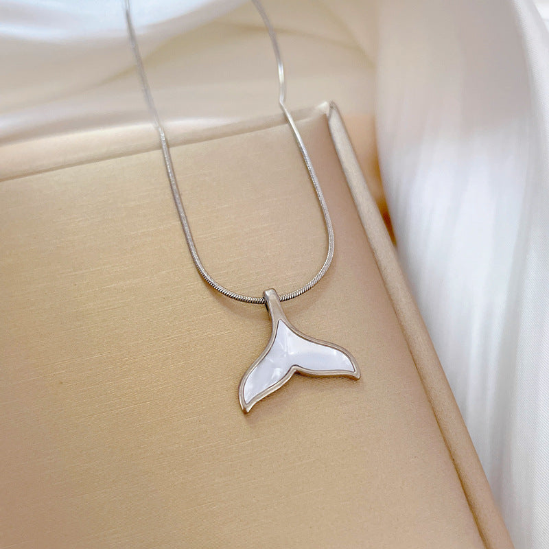 Collana Girocollo Minimalista in Acciaio al Titanio con Ciondolo a Goccia Geometrica e Coda di Pesce, Unisex