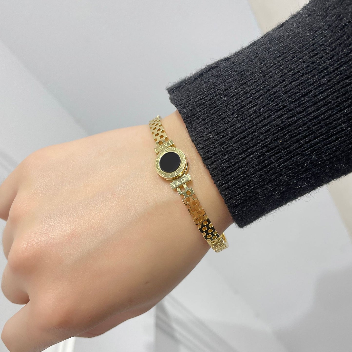 Minimalist 18K Gold Plated Round Titanium Steel Watch Style Bracelet