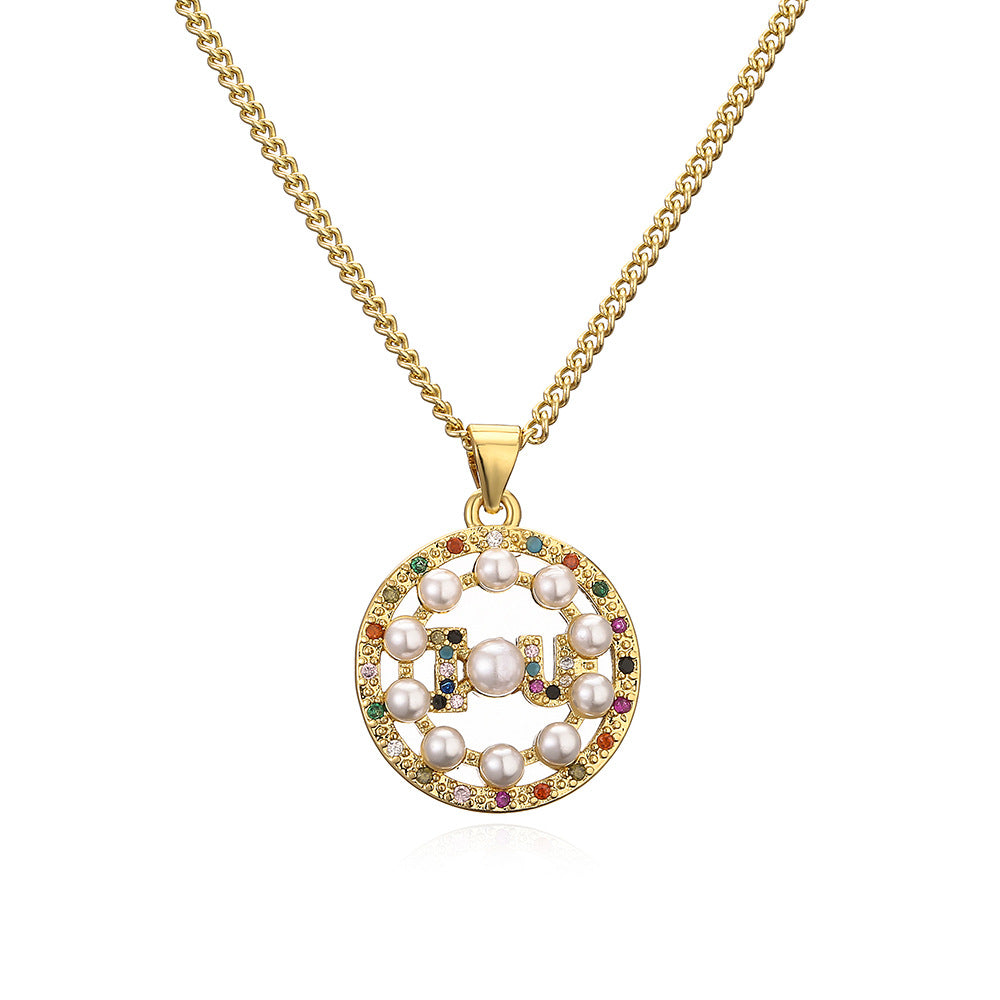 Collana girocollo geometrica rotonda minimalista da donna con base in rame placcata in oro 18 carati con perla coltivata e zirconi colorati