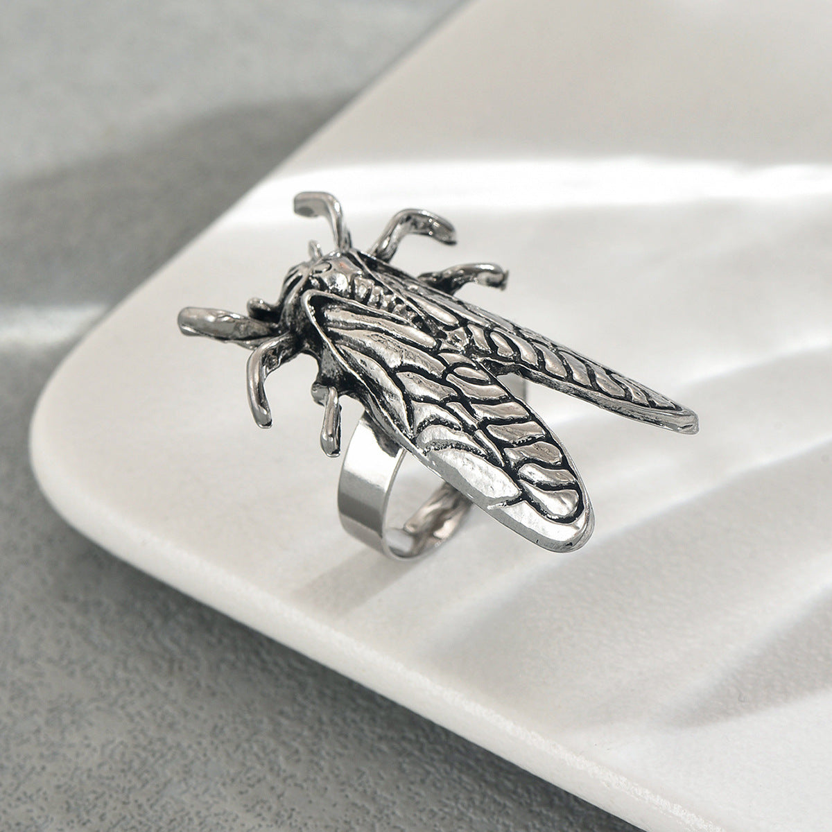 Anillo abierto con forma de cigarra de estilo vintage para mujer, fabricado en aleación de zinc con acabado chapado