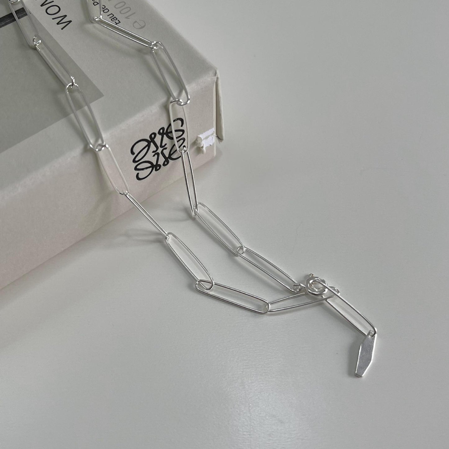 Girocollo Minimalista Geometrico da Donna in Argento Sterling 925 con Estetica dai Toni Freddi