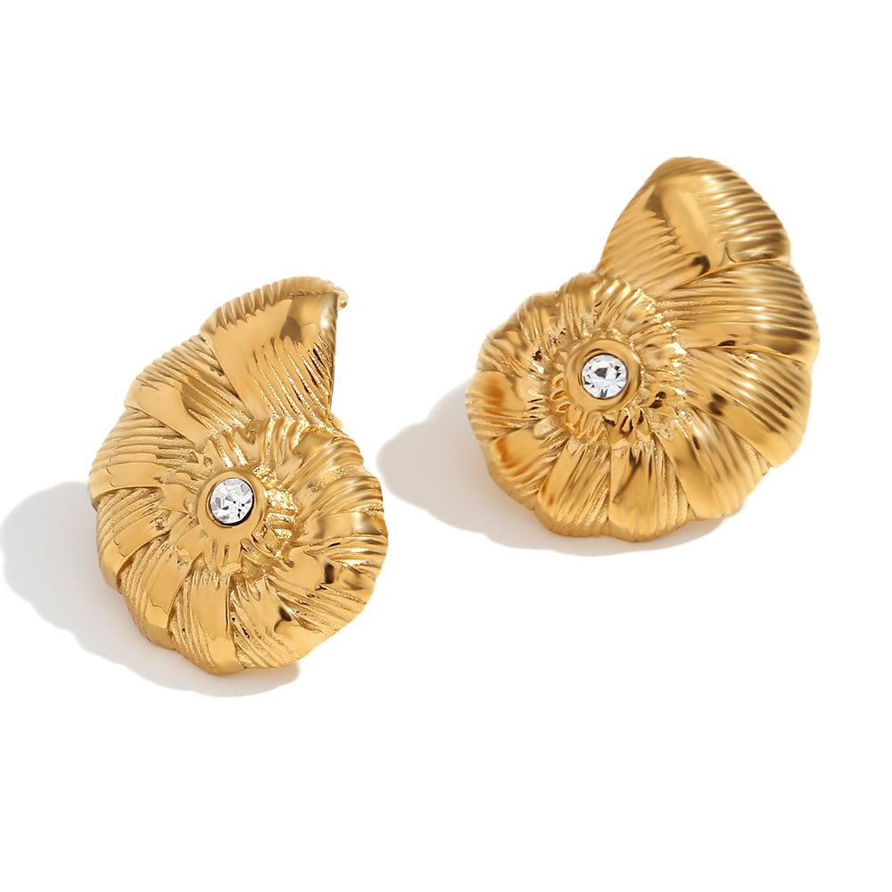 Orecchini da donna in acciaio inossidabile a forma di conchiglia geometrica in stile vintage, placcati in oro 18 carati e decorati con strass