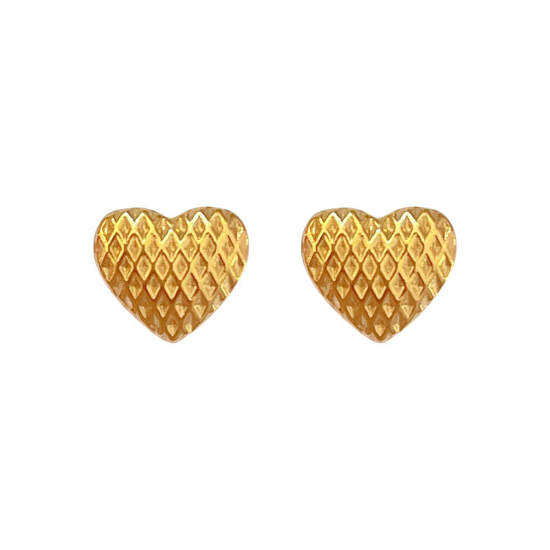 Orecchini a perno a scacchiera con cuore in acciaio al titanio minimalista da donna