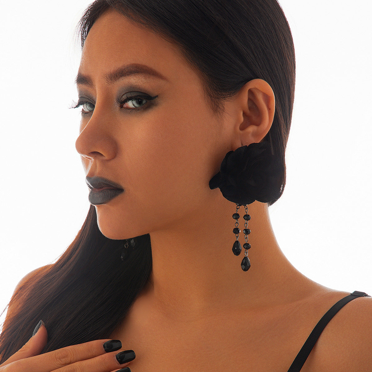Gothic Geometric Black Lace Tassel Pendant Choker Necklace with Rhinestone Inlay for Women