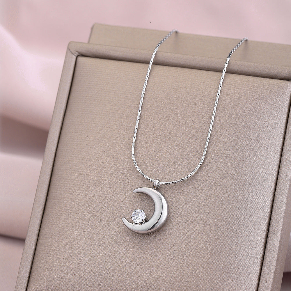 Collar minimalista de acero de titanio con forma de luna chapado en oro de 18 quilates con incrustaciones de circonitas para mujer, cadena de serpiente