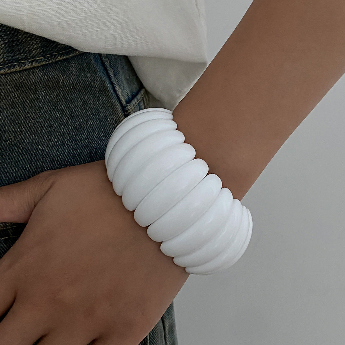 Elegant Gradient Round Geometric Resin Bangle Bracelet