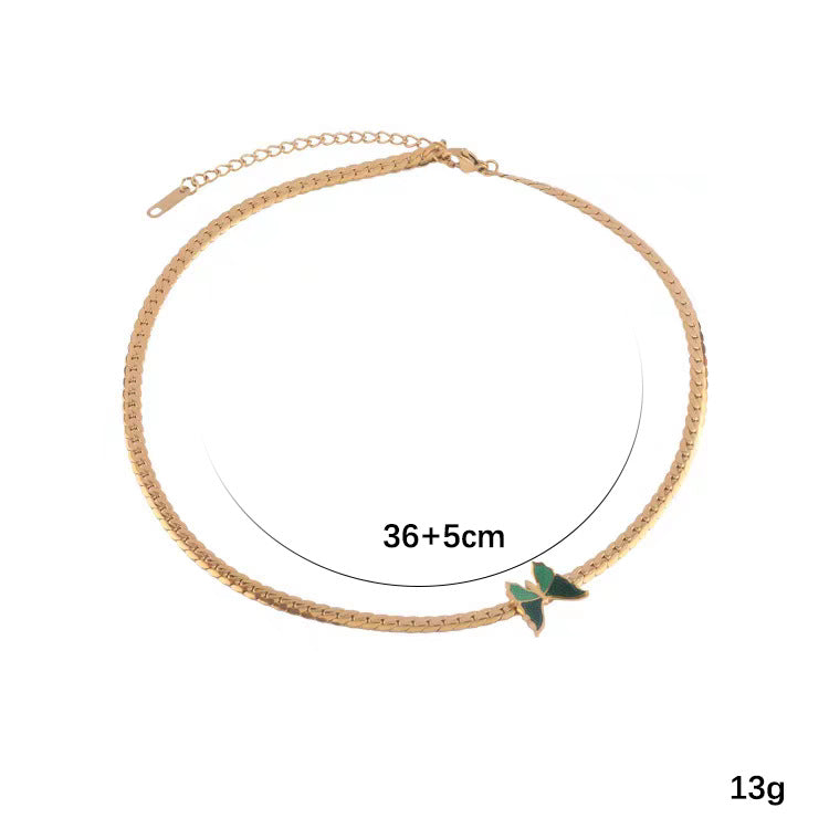 Collana con pendente a farfalla verde in stile francese vintage in acciaio al titanio placcato oro 18 carati da donna