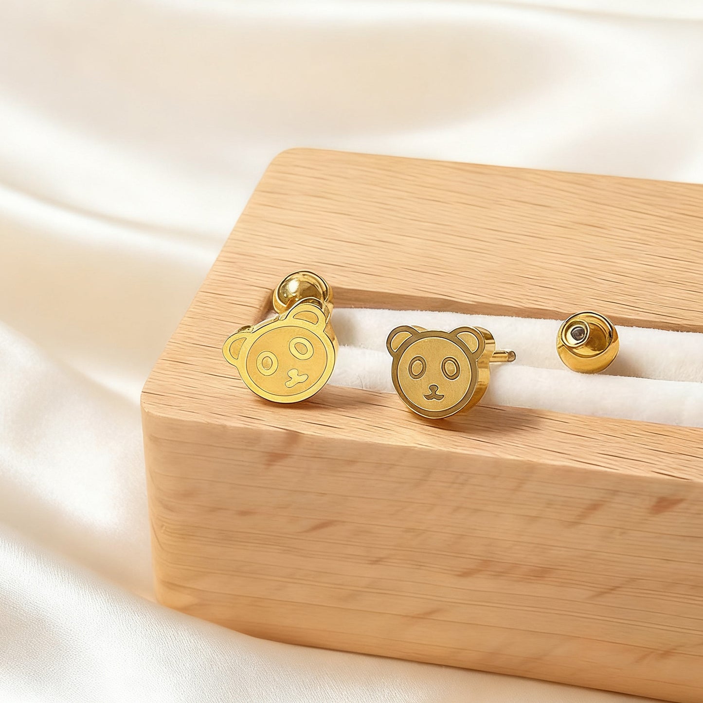 Orecchini a perno da donna in acciaio inossidabile placcati oro, di lusso, casual, a forma di animale