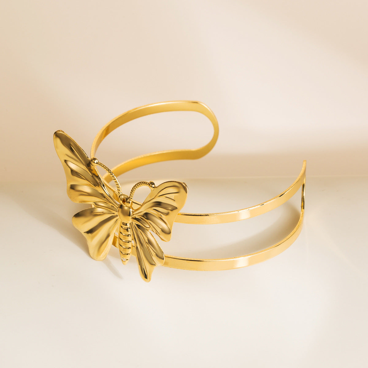 Brazalete abierto de doble capa con mariposas de hierro chapado en oro, a la moda, para mujer