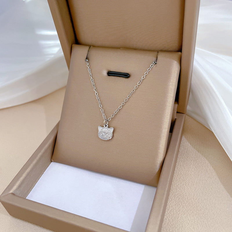 Collar Minimalista con Colgante de Gato Sonriente de Acero de Titanio para Mujer con Diseño Geométrico y Acabado Chapado en Oro