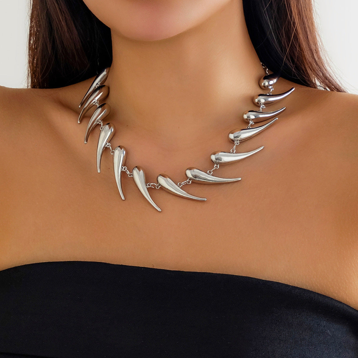 Edgy Geometric Teardrop Pendant Necklace for Women Alloy Chain with Plated Finish