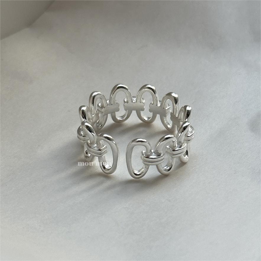 Anillo minimalista de plata de ley 925 con forma cuadrada y bordes geométricos para mujer