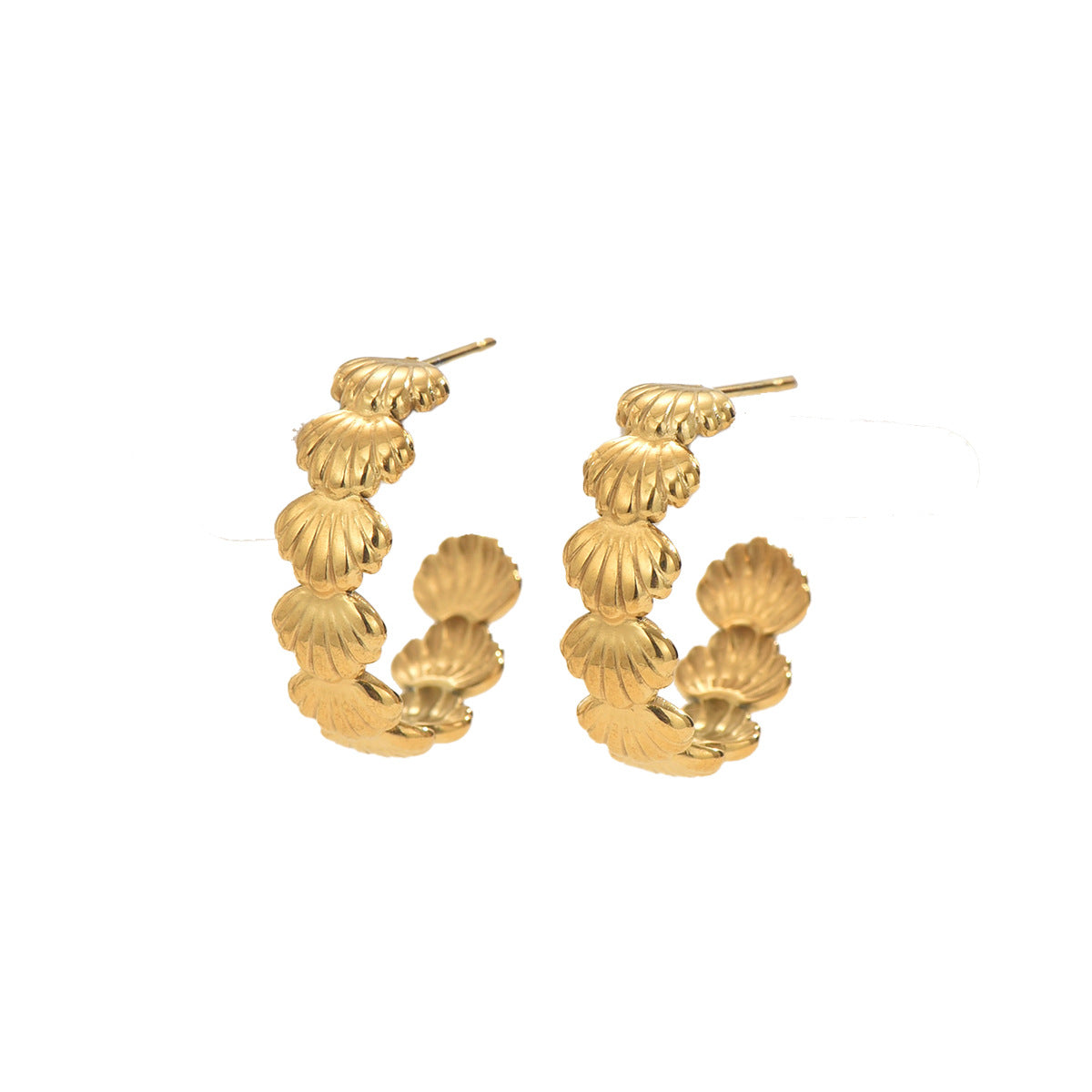 Pendientes minimalistas de aleación de zinc en forma de concha inspirados en el océano con acabado galvanizado para mujer