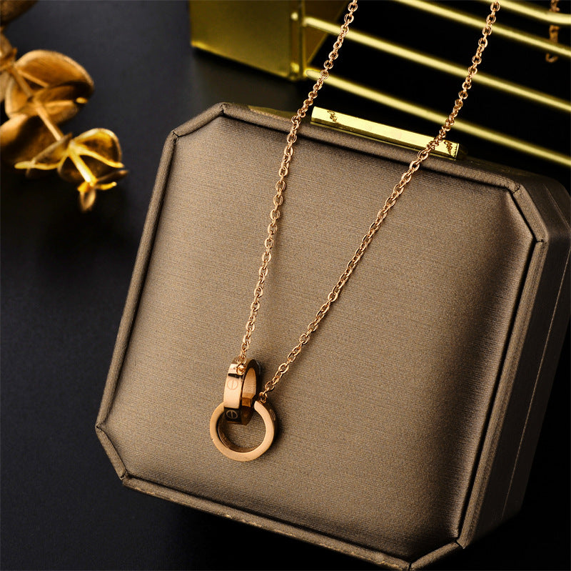 Collar minimalista geométrico de acero titanio para mujer con baño de oro y cadena ondulada