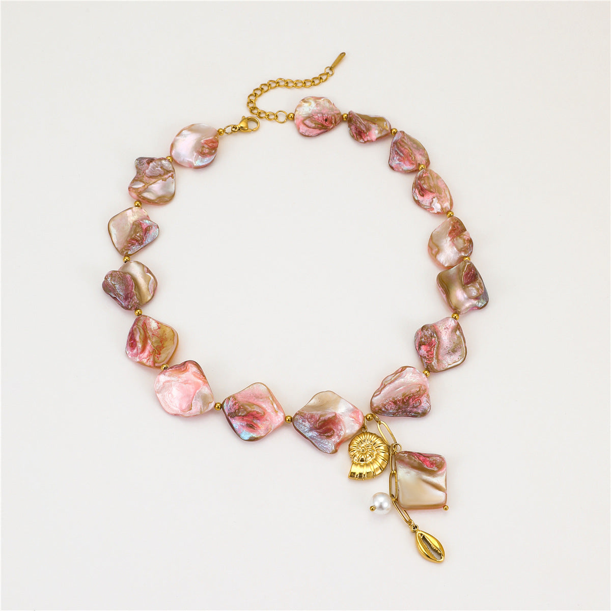 Collar de acero de titanio con cuentas de concha rosa estilo vacacional con dije de concha marina y perla en cadena de serpiente delicada para mujer
