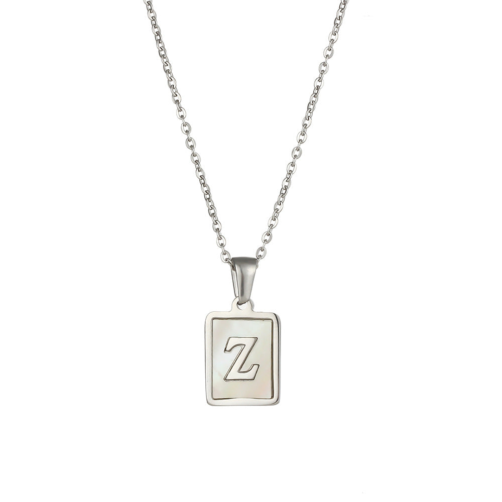 Collana con Ciondolo a Lettera Minimalista in Acciaio al Titanio per Donna con Finitura Galvanizzata e Intarsio in Madreperla Bianca Naturale