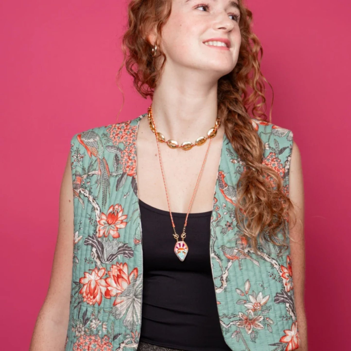 Collana pendente minimalista a forma di cuore in rame placcato oro su cordino colorato da donna