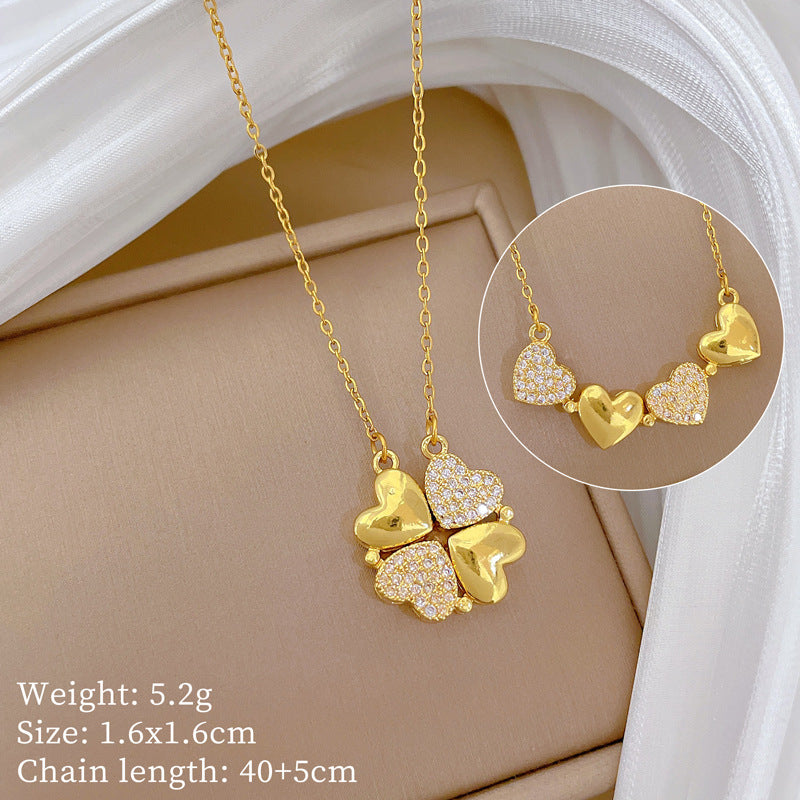 Collar con colgante de corazón y trébol de cuatro hojas de estilo de dibujos animados en acero de titanio con incrustaciones de diamantes de imitación y acabado chapado para mujeres y hombres