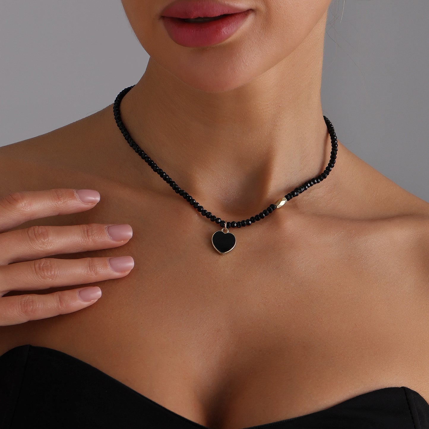 Sweet and Edgy Heart-Shaped Alloy Pendant Necklace for Women with Plated Finish, Minimalist Fashion Jewelry