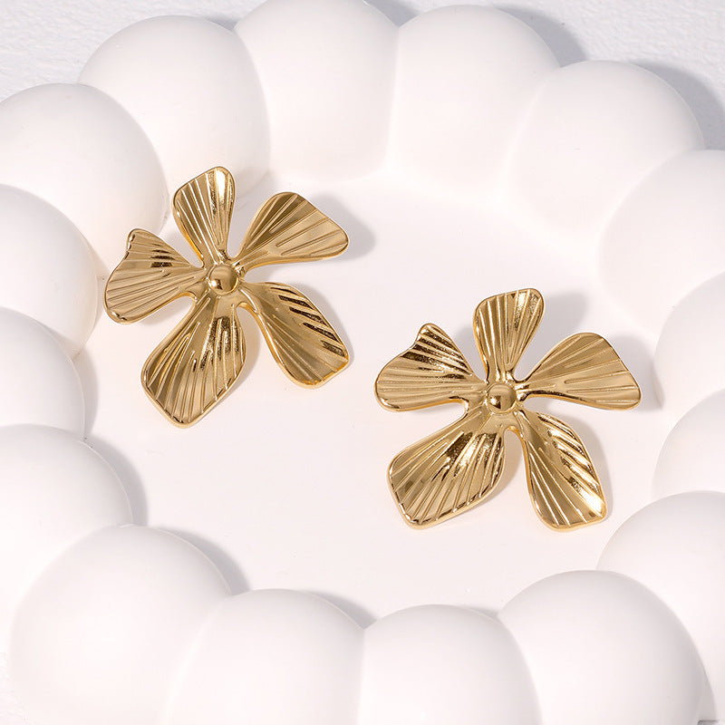 Orecchini da donna minimalisti in acciaio inossidabile a motivo floreale placcati oro 18K