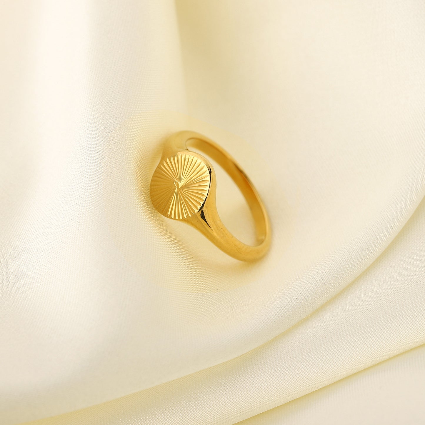 Anello minimalista geometrico a forma di corno in acciaio inossidabile placcato oro da donna