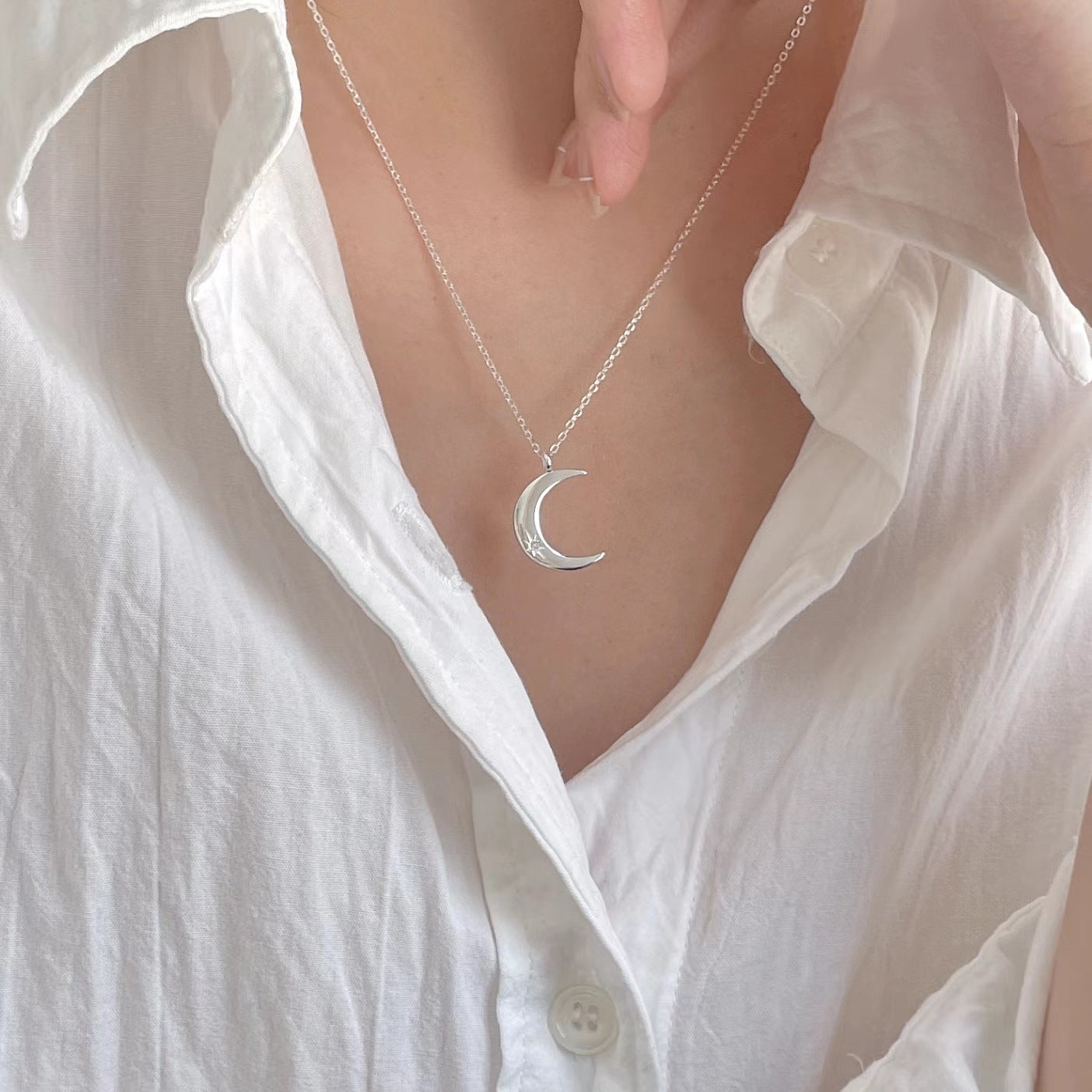 Collana con ciondolo lunare minimalista in argento sterling 925 con catena irregolare da donna