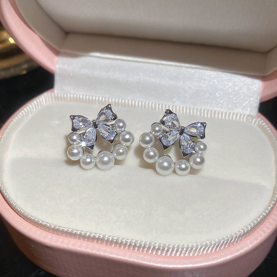 Elegantes pendientes de perlas simuladas en forma de lazo con incrustaciones de circonitas para mujer, joyería de moda minimalista de lujo para uso diario