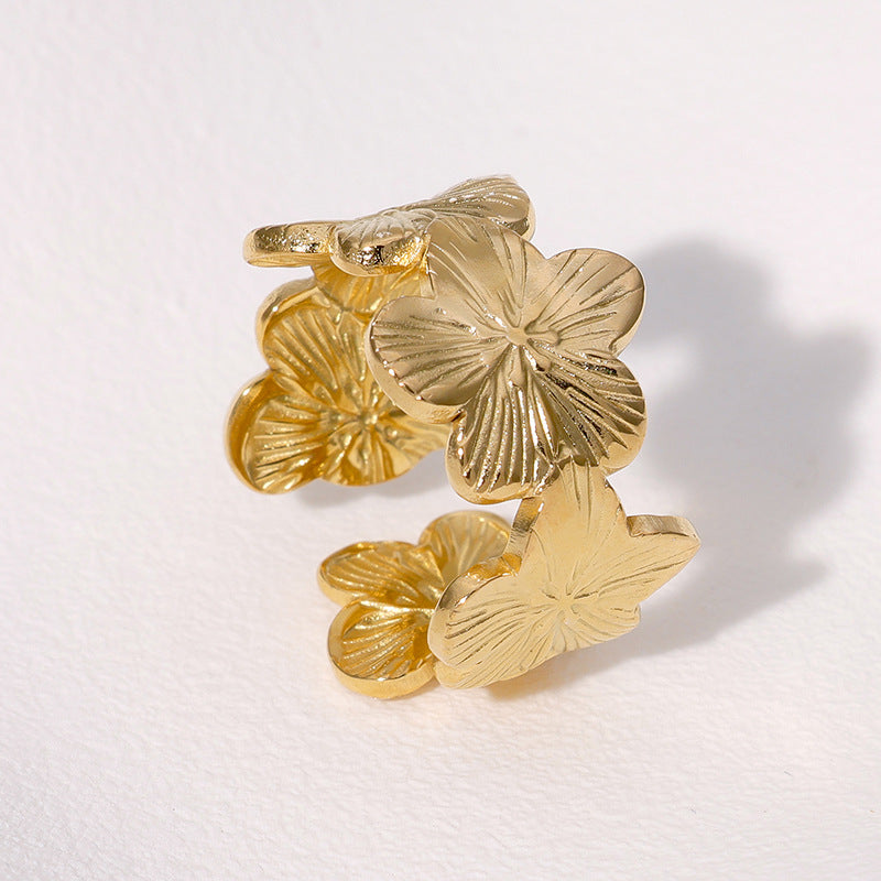 Anillo floral rústico para mujer de acero inoxidable con acabado chapado y banda ajustable