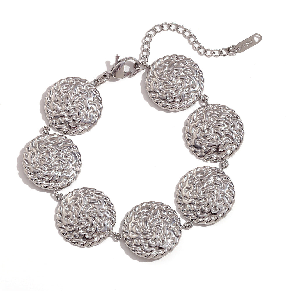 Pulsera redonda minimalista geométrica de acero inoxidable bañada en oro de 18K con textura martillada para mujer