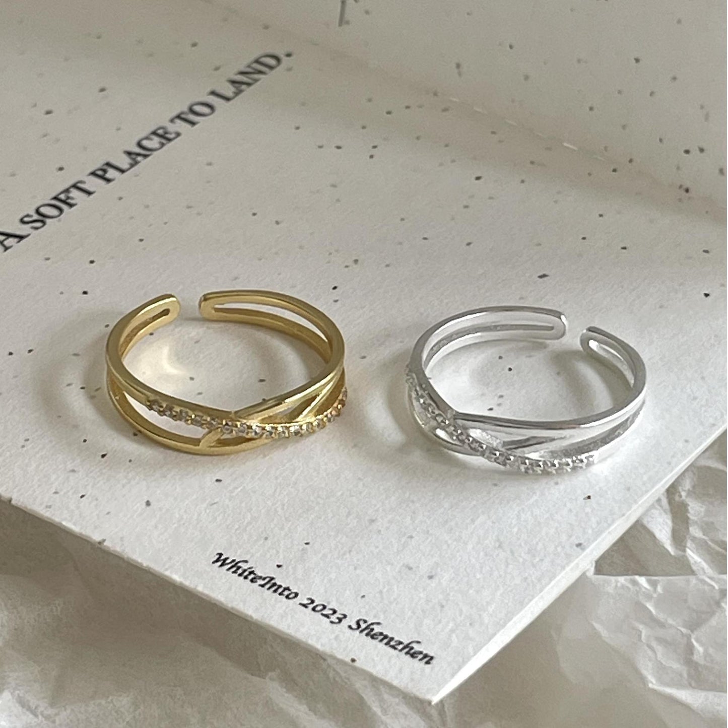 Anillo Minimalista de Plata de Ley 925 con Forma de Corazón y Detalles de Circonita para Mujer