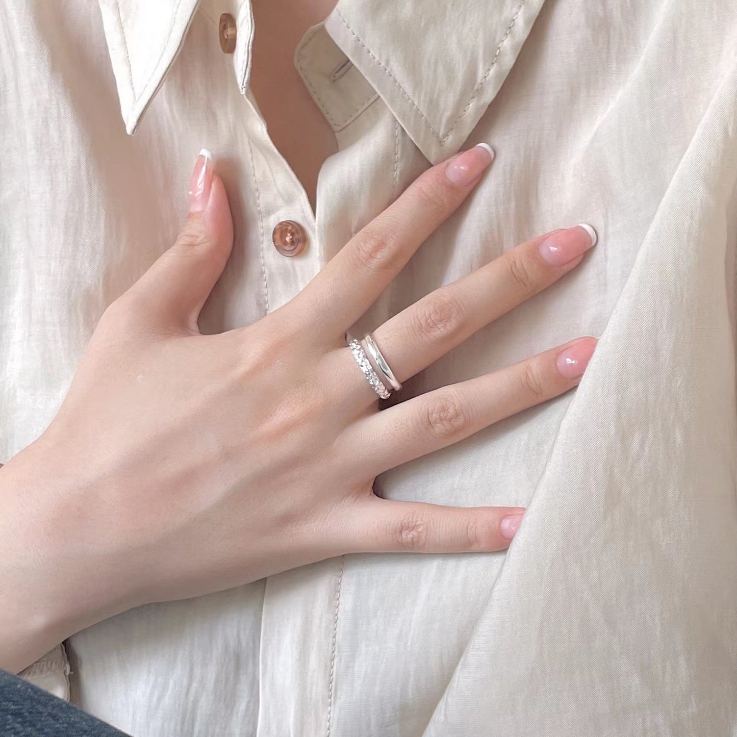 Anillo Minimalista de Plata de Ley 925 con Doble Capa Geométrica para Mujer