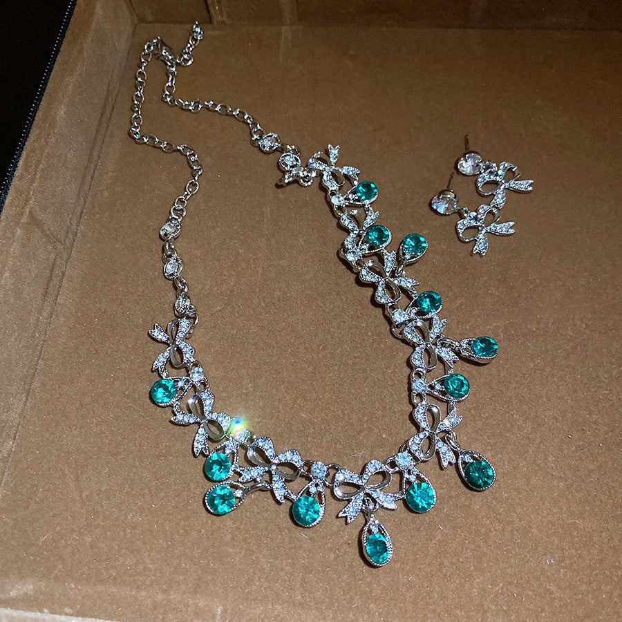 Elegante set collana con ciondolo a goccia e orecchini a perno in lega con intarsio di strass, stile lusso minimalista da donna