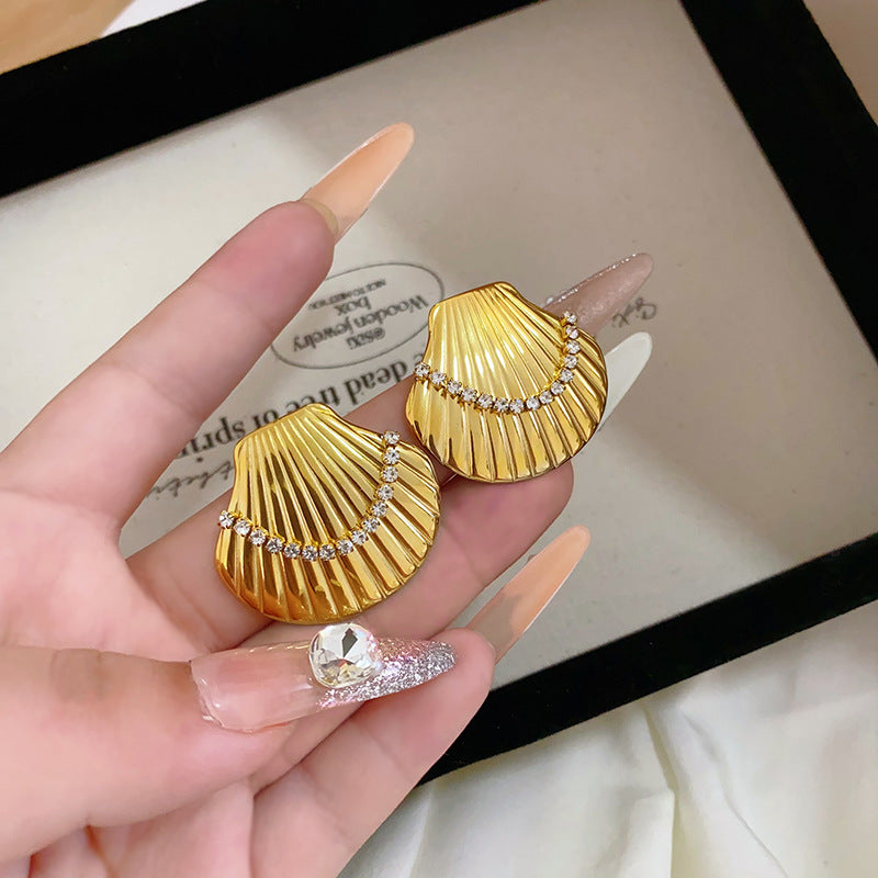 Minimalist Sweet Heart Micro-inlaid Diamond and Shell Plated Brass Stud Earrings for Women