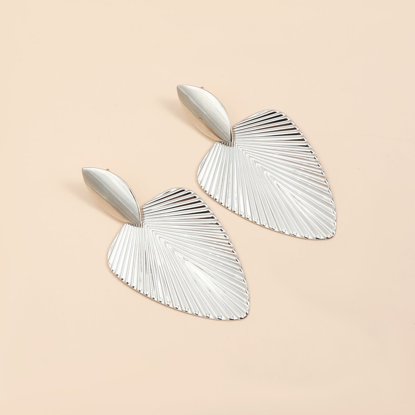 Vintage Luxury Textured Leaf Geometric Round Zinc Alloy Plated Stud Earrings for Women