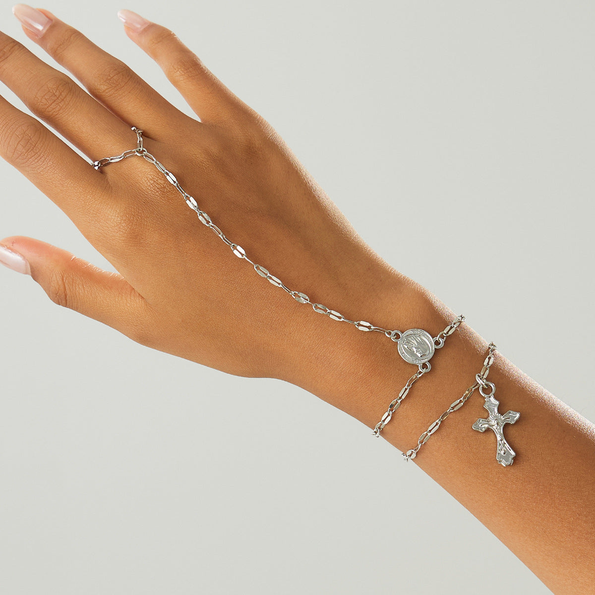 Bracciale da donna in lega in stile vintage con croce pendente, nappe e dettagli a catena