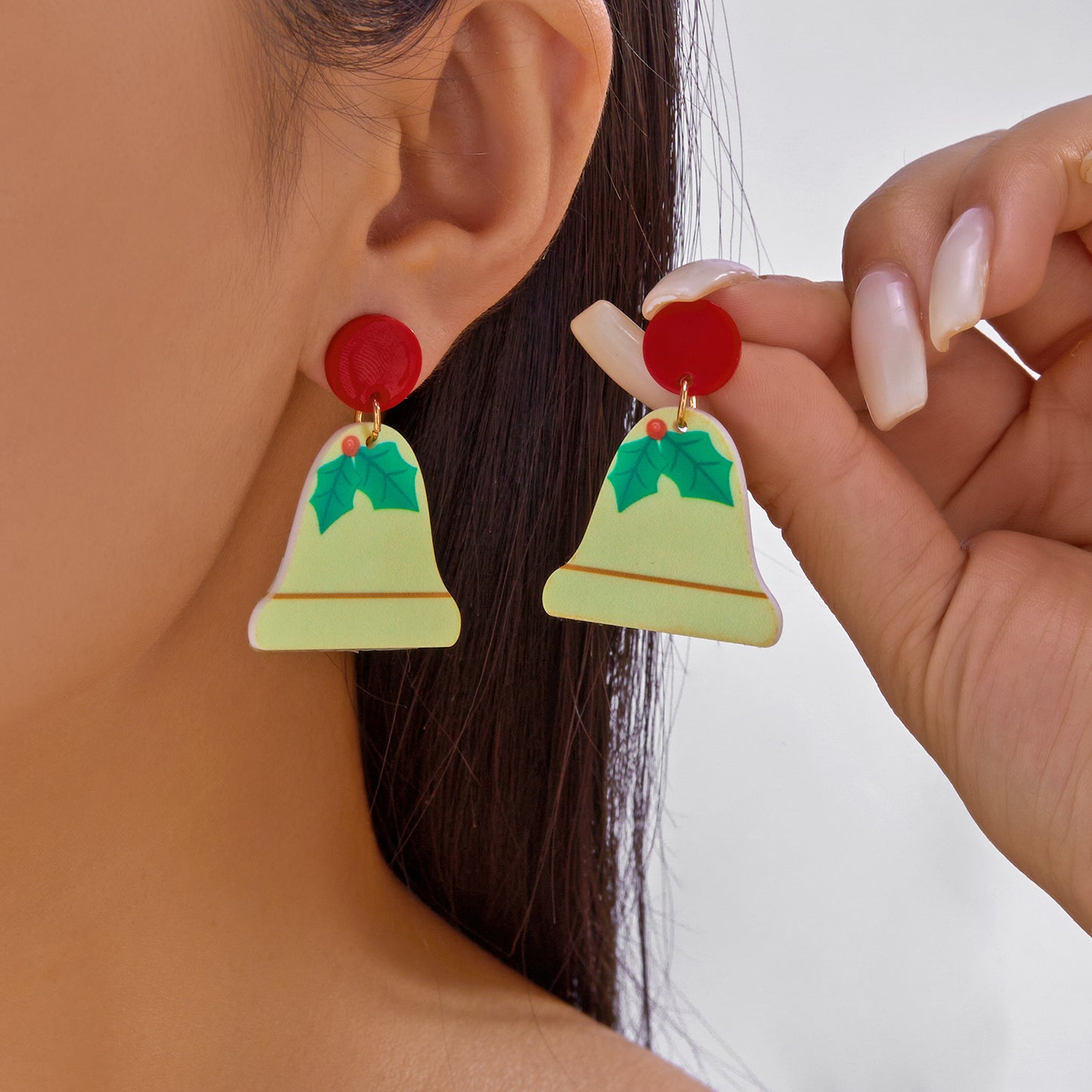 Pendientes acrílicos de Navidad dulces y atrevidos con motivos de casa de corazón, hombre de jengibre, campana y Papá Noel