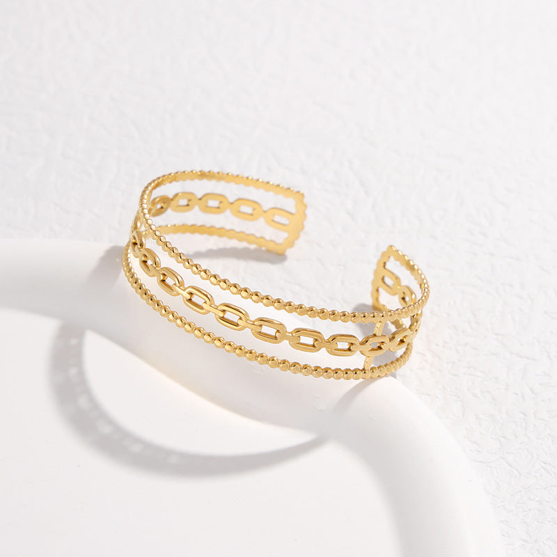 Bracciale da donna in acciaio al titanio con design geometrico minimalista, a forma di C, finitura placcata e dettaglio catena