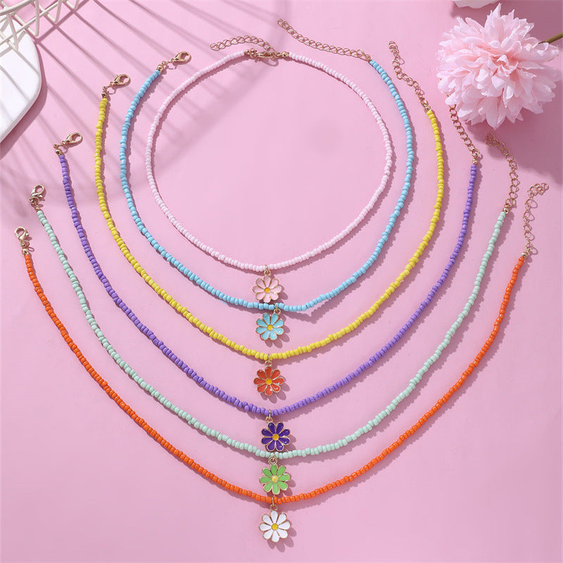 Precioso collar con colgante de lazo en tonos pastel para mujer, con abalorios de cristal y dije de aleación en una delicada cadena