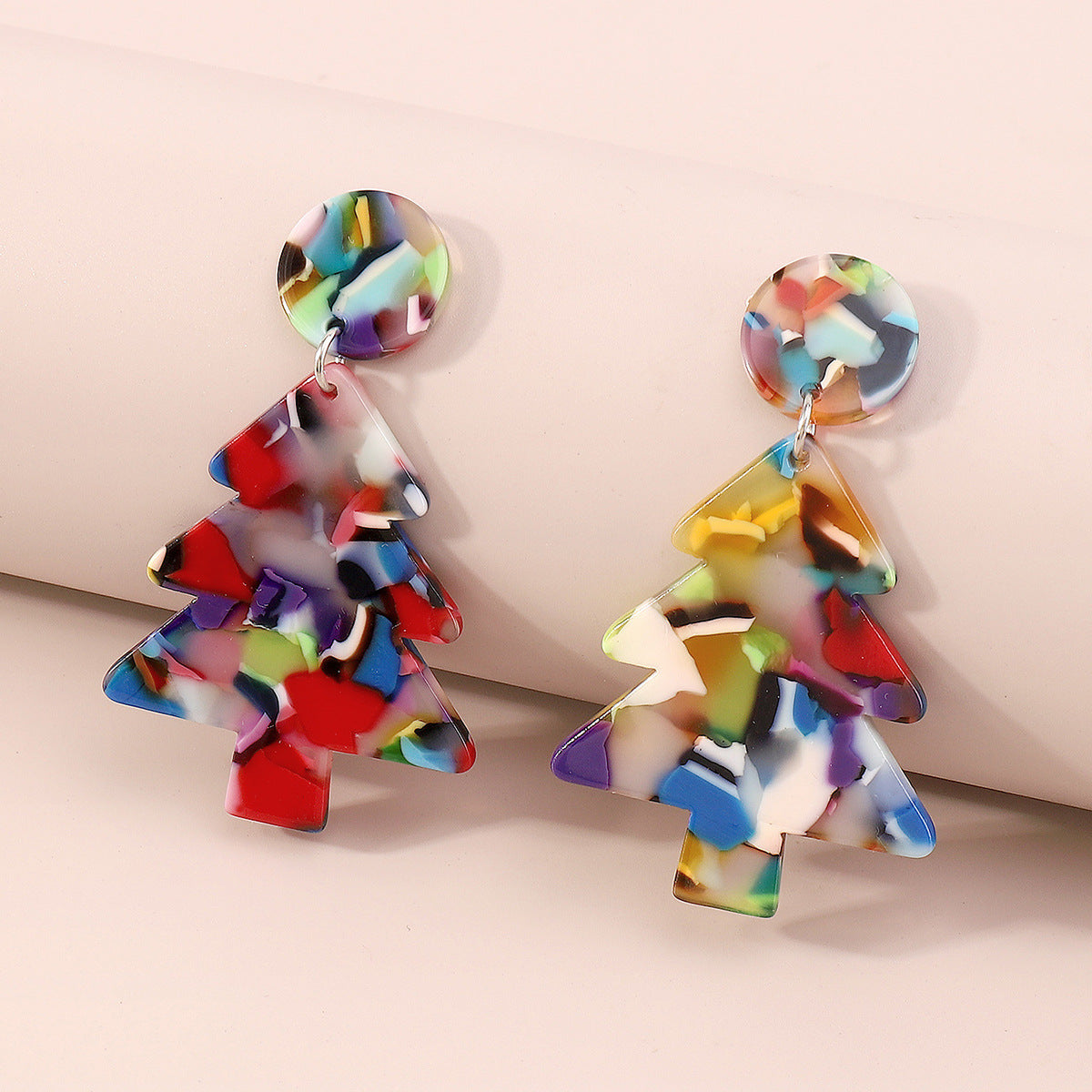 Aretes de árbol de Navidad Sweet-Edgy geométricos de aleación y resina con acabado galvanizado para mujer