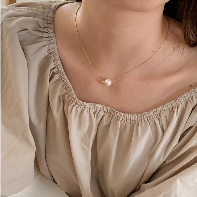 Collana Minimalista Geometrica Arcobaleno con Perle in Argento Sterling 925 e Catena a Serpente