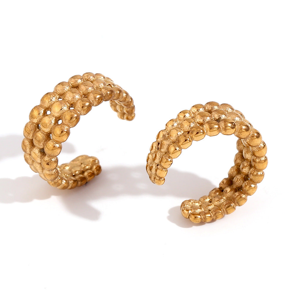 Pendientes de clip de acero inoxidable chapados en oro de 18 quilates con diseño geométrico en forma de C y tres filas de cuentas para mujer, estilo OL.