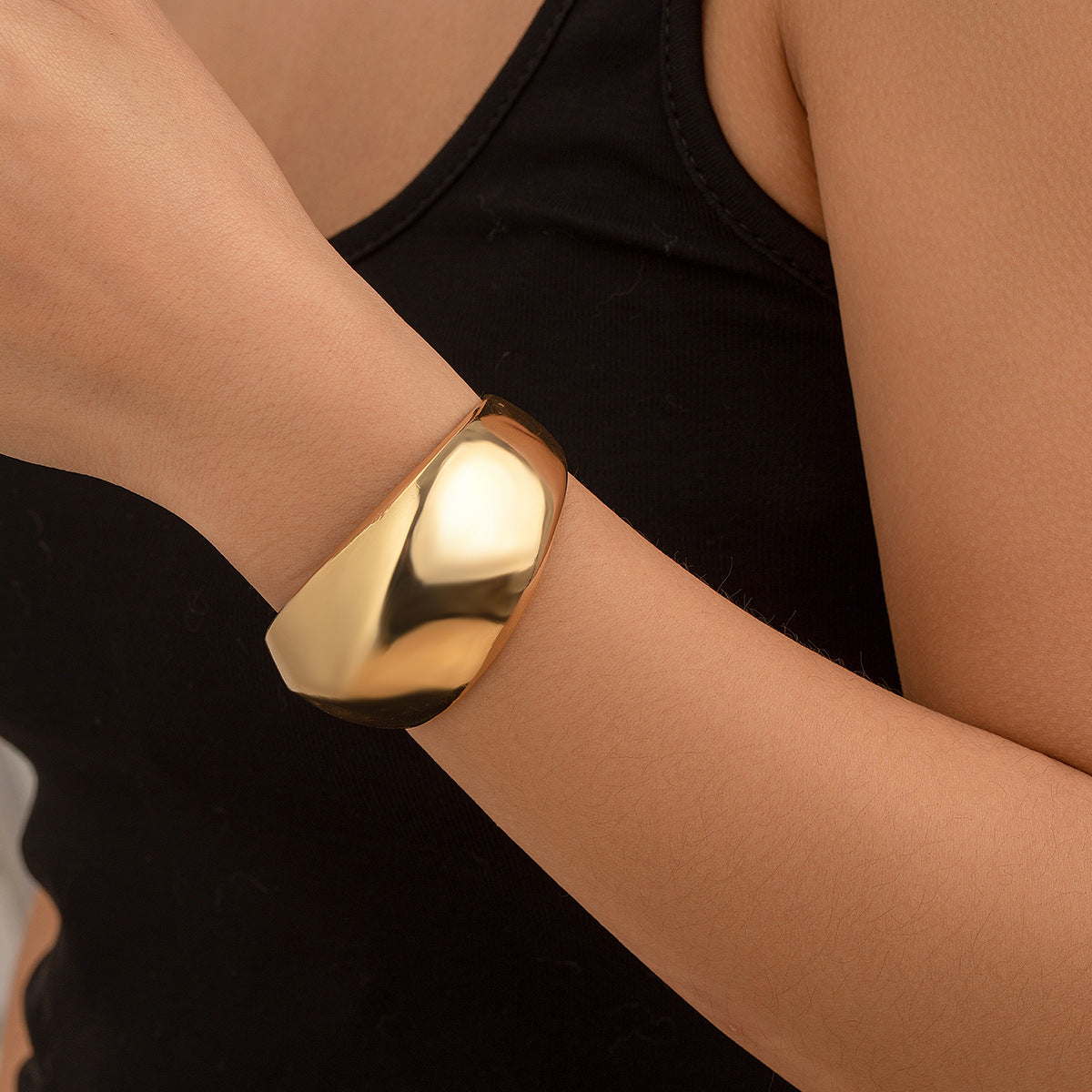 Fashion Leopard Print Striped Round Plated Alloy Cuff Bracelet for Women