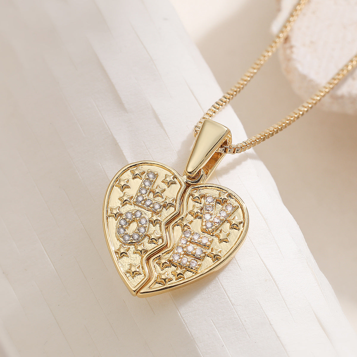 Minimalist Heart Cubic Zirconia Inlay Brass Pendant Necklace for Women