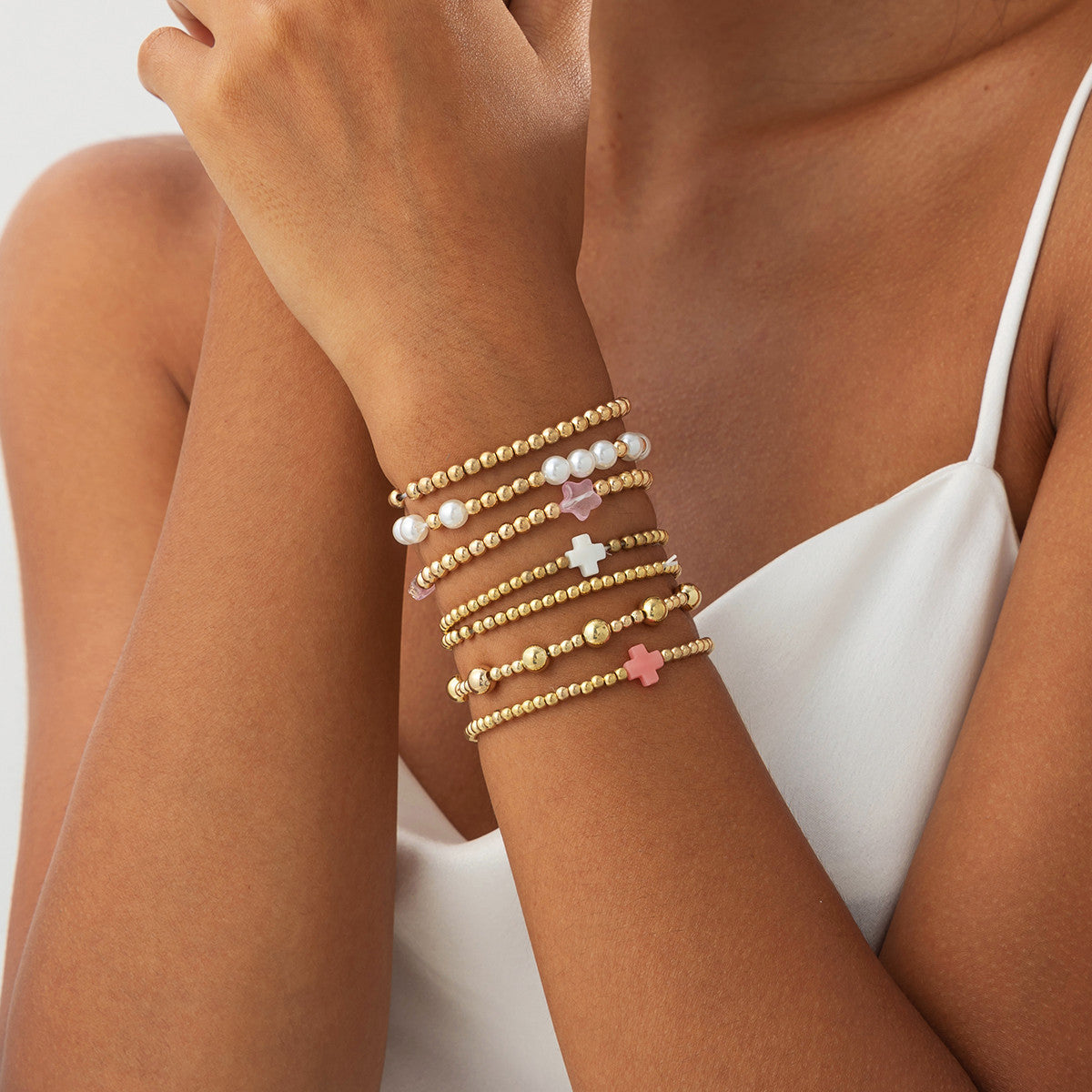 Bracciale da donna elastico in perline Bohemien con stella e croce, impreziosito da perle sintetiche e design irregolare