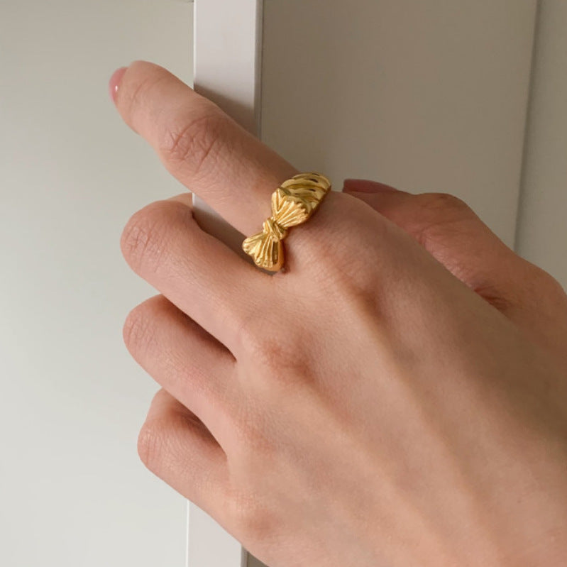 Anillo de plata esterlina 925 con incrustaciones de corazón y patrón geométrico a rayas para mujer