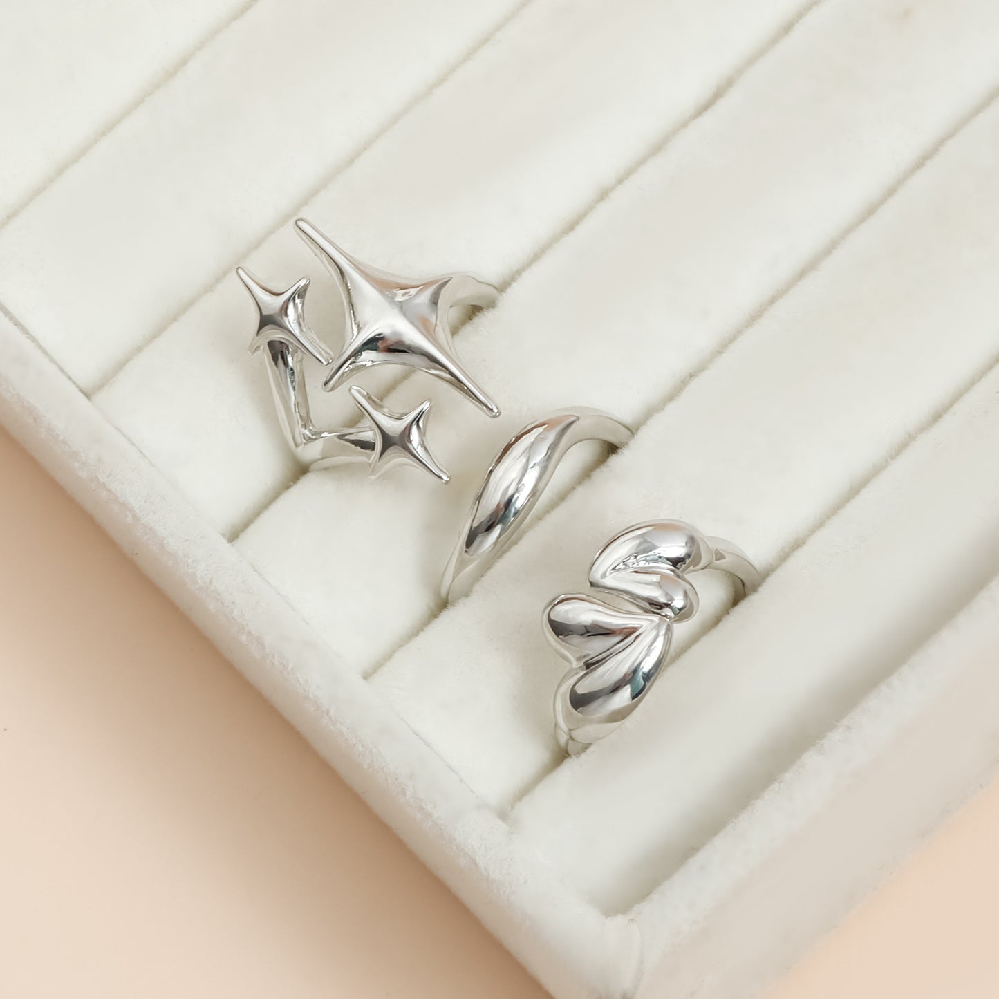 Anillo de borla ajustable geométrico con acabado metálico y superficie chapada para mujer