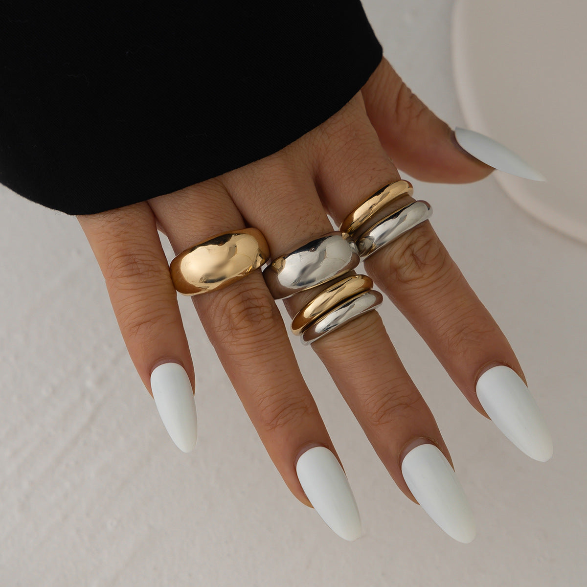 Anello da donna minimalista geometrico in lega a specchio con superficie placcata e design a fascia circolare
