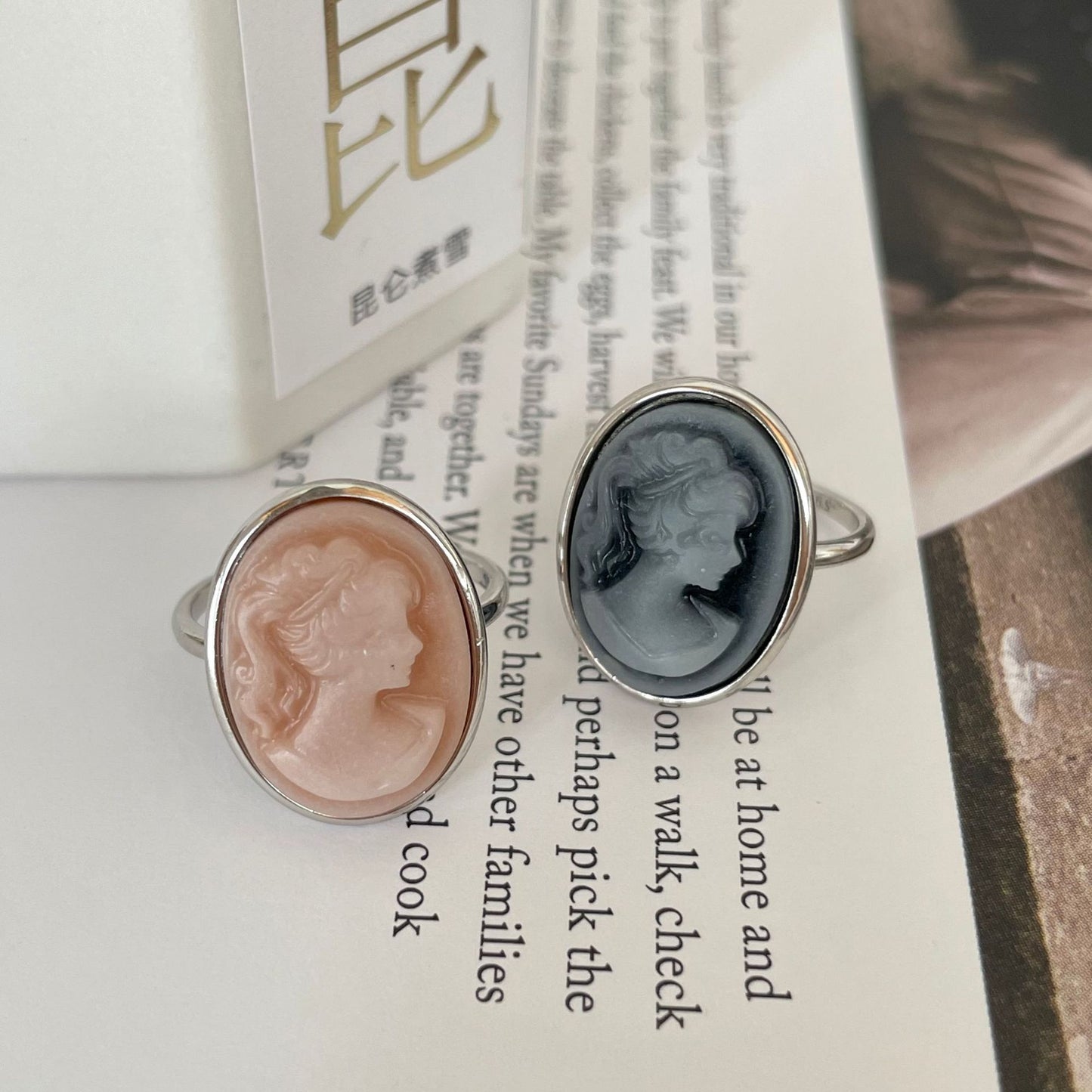 Anello Ovale Minimalista con Ritratto in Argento Sterling 925 Placcato Oro da Donna