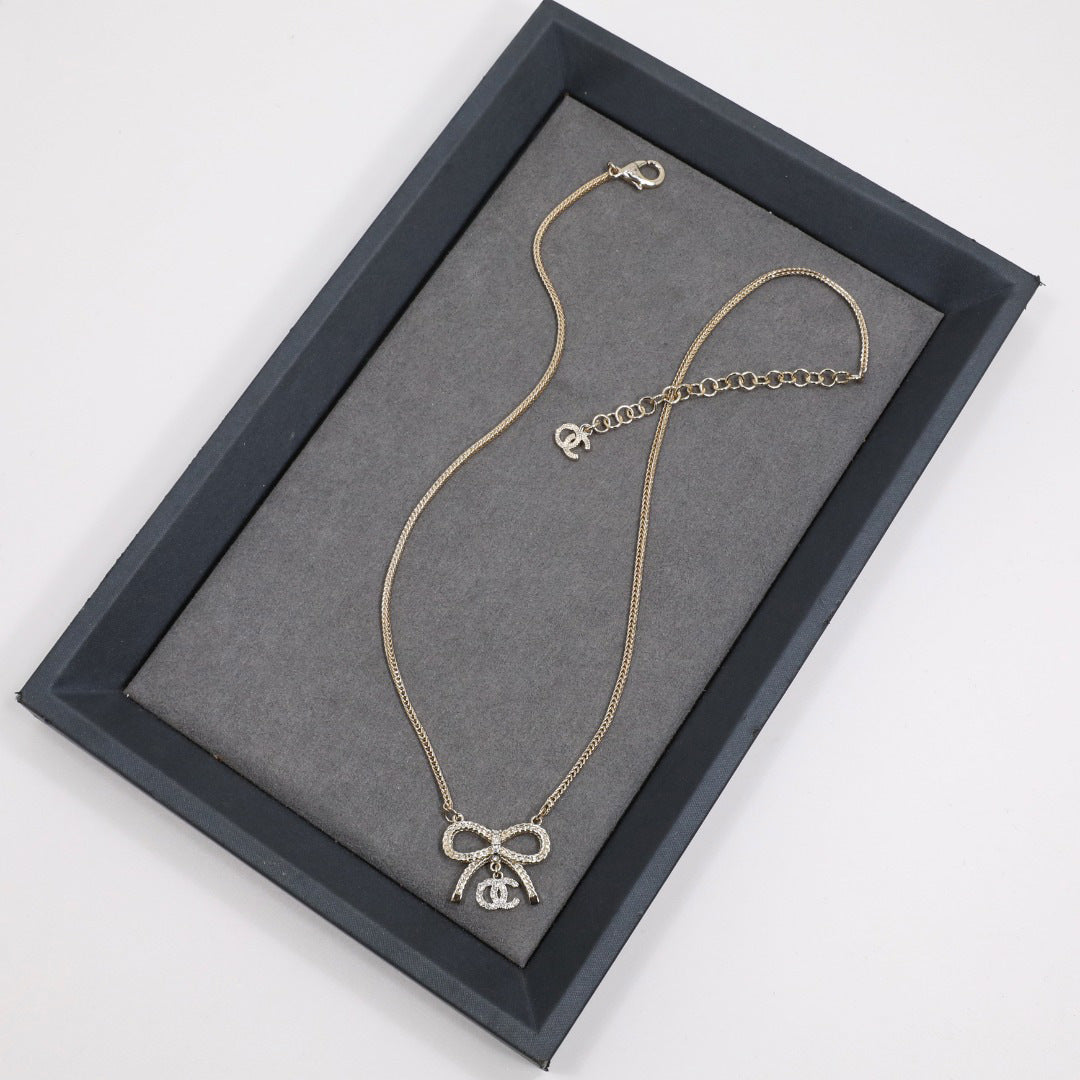 Elegant Luxury Rhinestone Bow Brooch with Snake Chain for Women