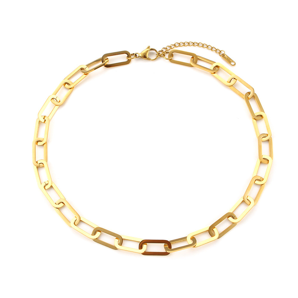 Collana minimalista a maglie cubane geometriche sui toni freddi per donna, con ciondolo in acciaio inossidabile e finitura galvanica